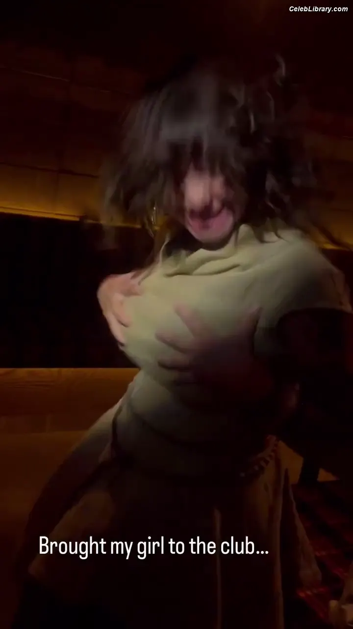 Melanie Martinez photo 1 of 53