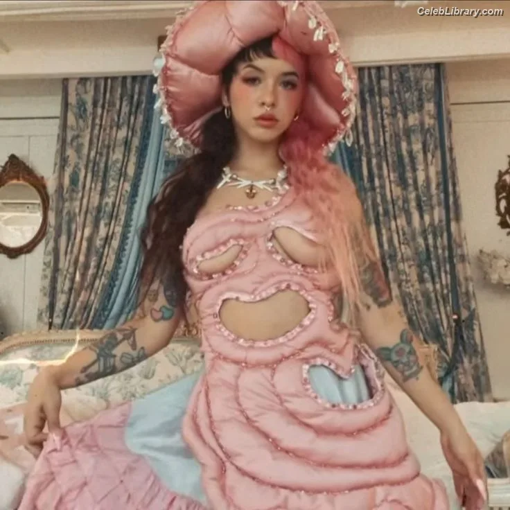 Melanie Martinez photo 5 of 54