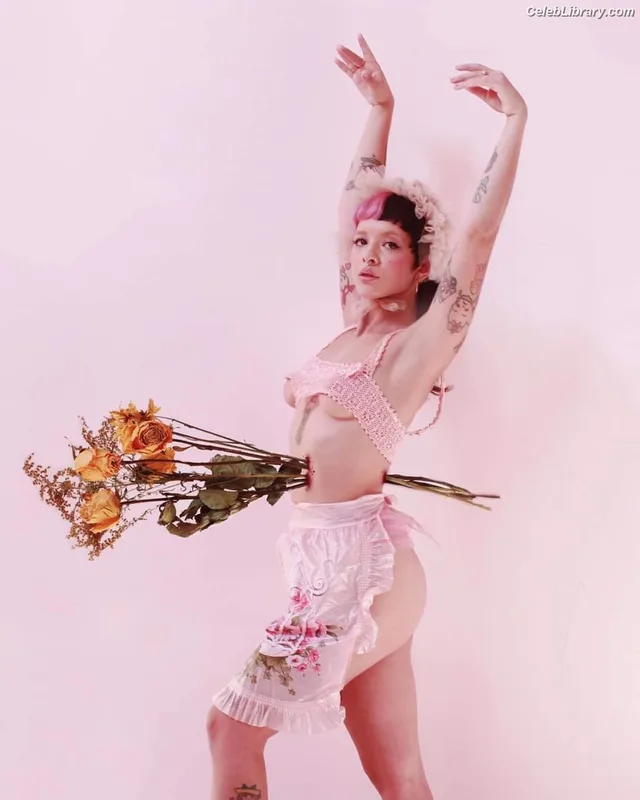Melanie Martinez photo 7 of 54