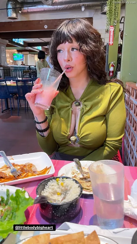 Melanie Martinez photo 14 of 54