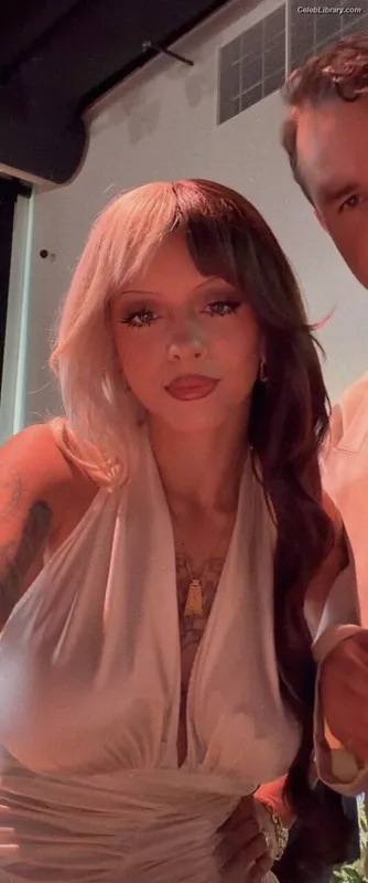 Melanie Martinez photo 16 of 54