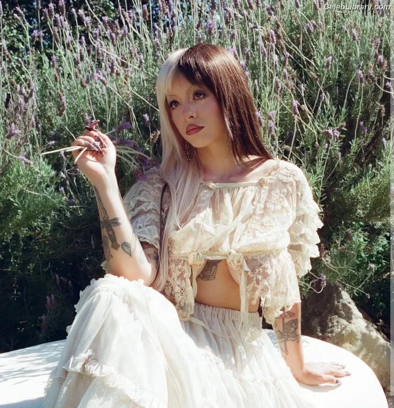 Melanie Martinez photo 2 of 54