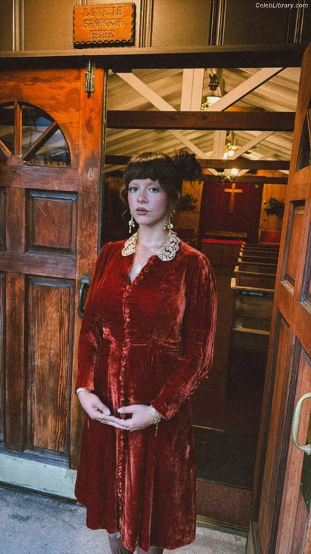 Melanie Martinez photo 3 of 54