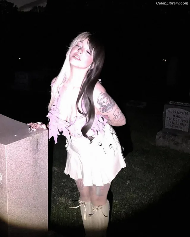 Melanie Martinez photo 8 of 54