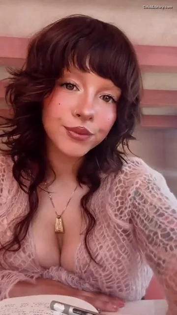 Melanie Martinez photo 16 of 54