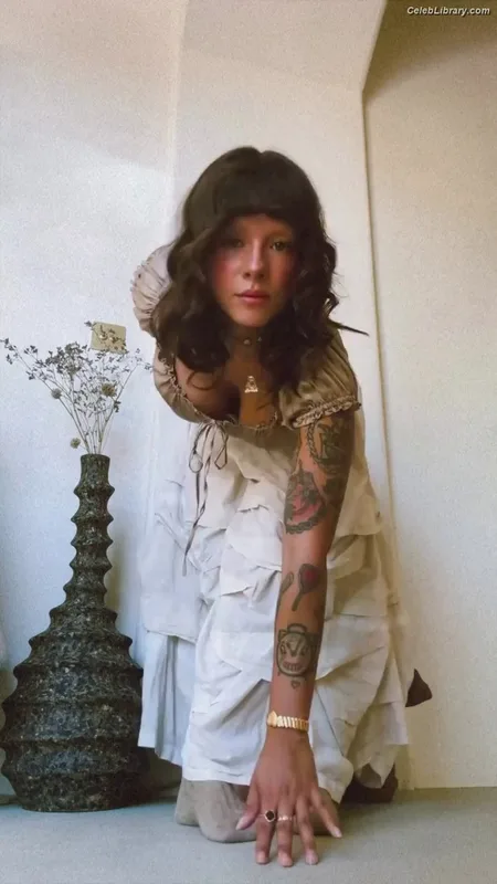 Melanie Martinez photo 18 of 54