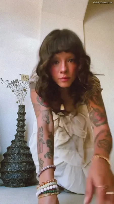 Melanie Martinez photo 19 of 54