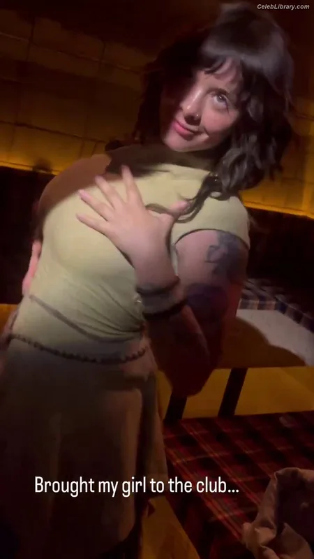 Melanie Martinez photo 24 of 54