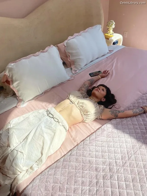 Melanie Martinez photo 5 of 54