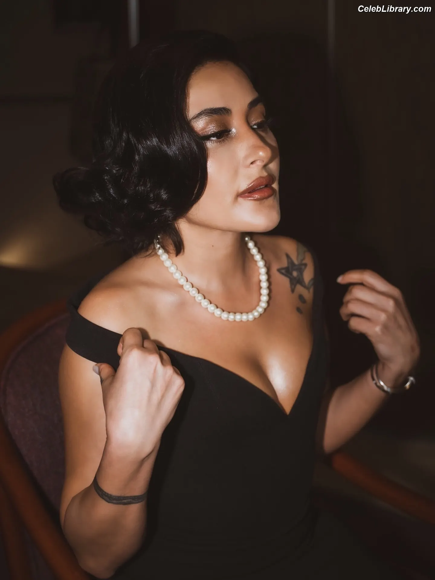 Melek Mosso photo 11 of 82