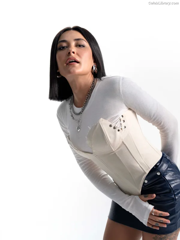 Melek Mosso photo 18 of 83