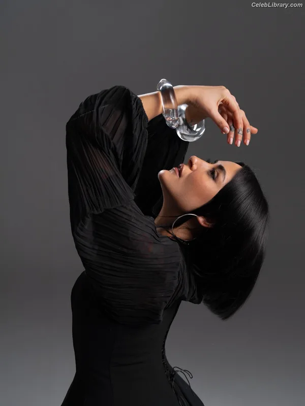 Melek Mosso photo 2 of 83