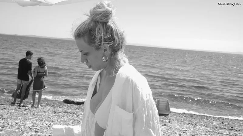 Melis İşiten photo 5 of 33