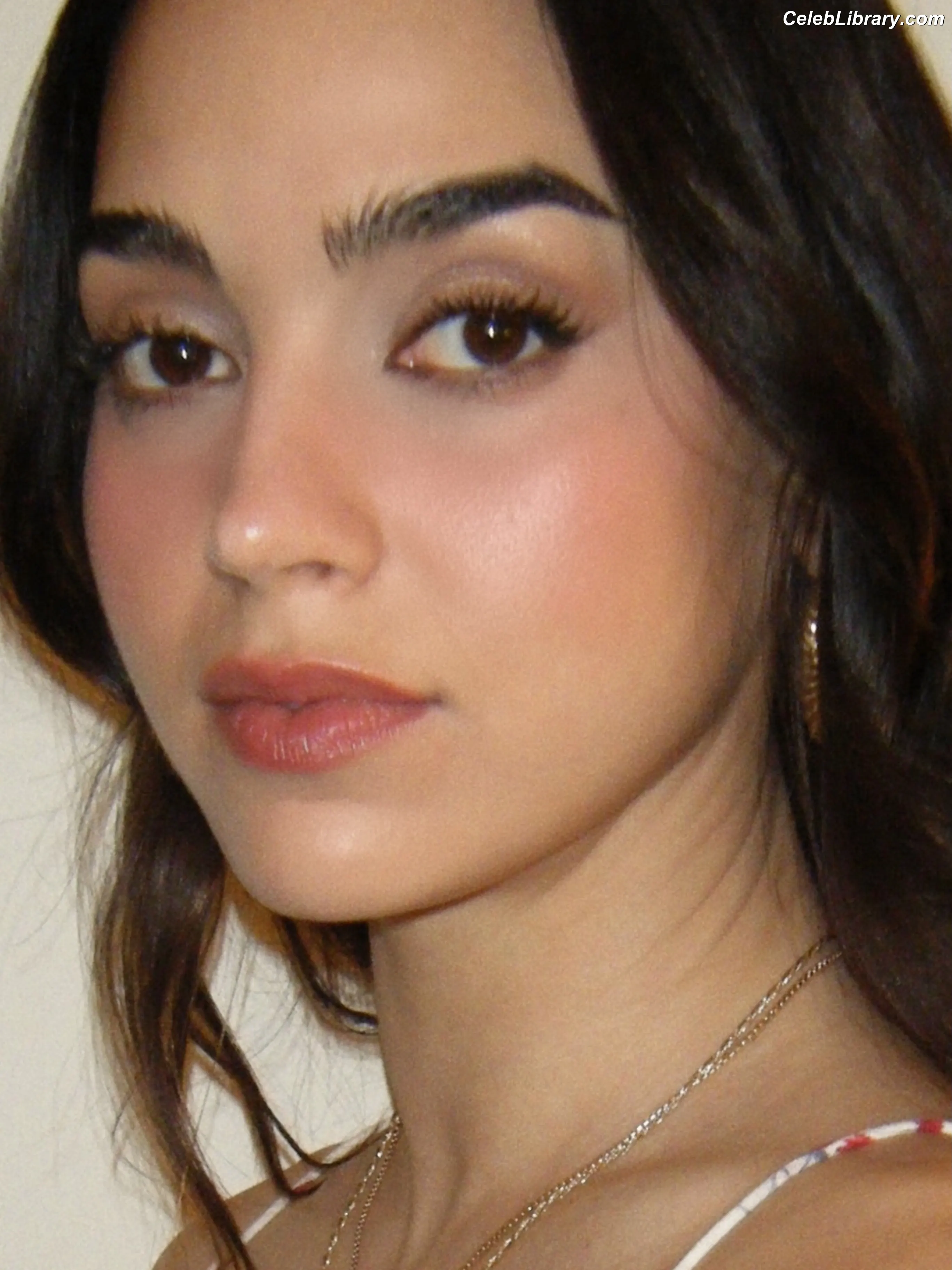 Melissa Barrera photo 5 of 201