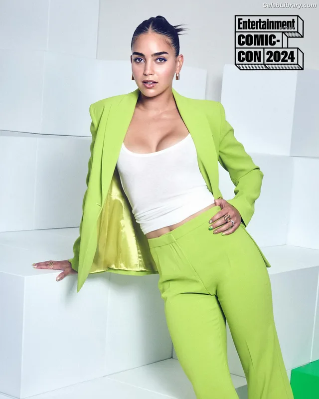 Melissa Barrera photo 8 of 202