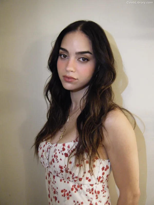 Melissa Barrera photo 6 of 202