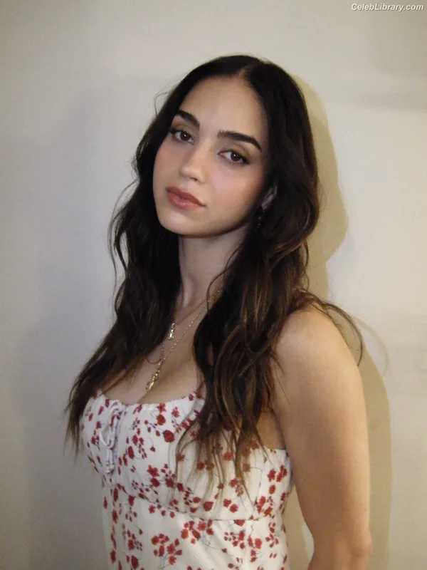 Melissa Barrera photo 9 of 202