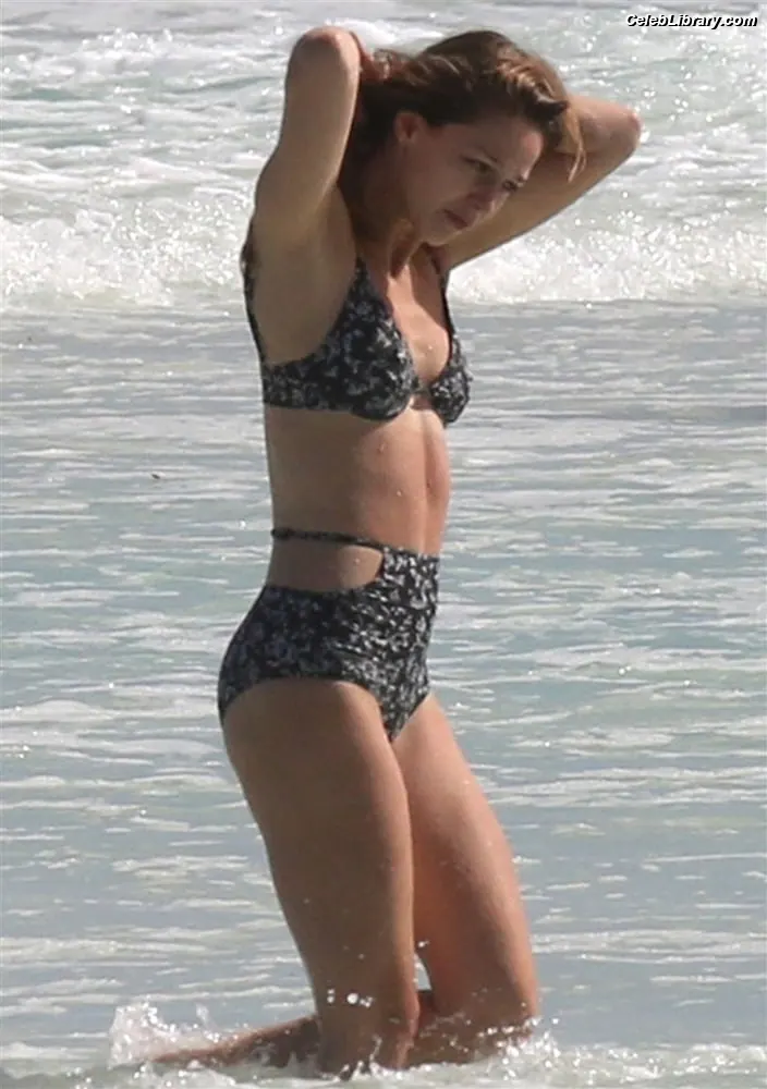 Melissa Benoist photo 17 of 361