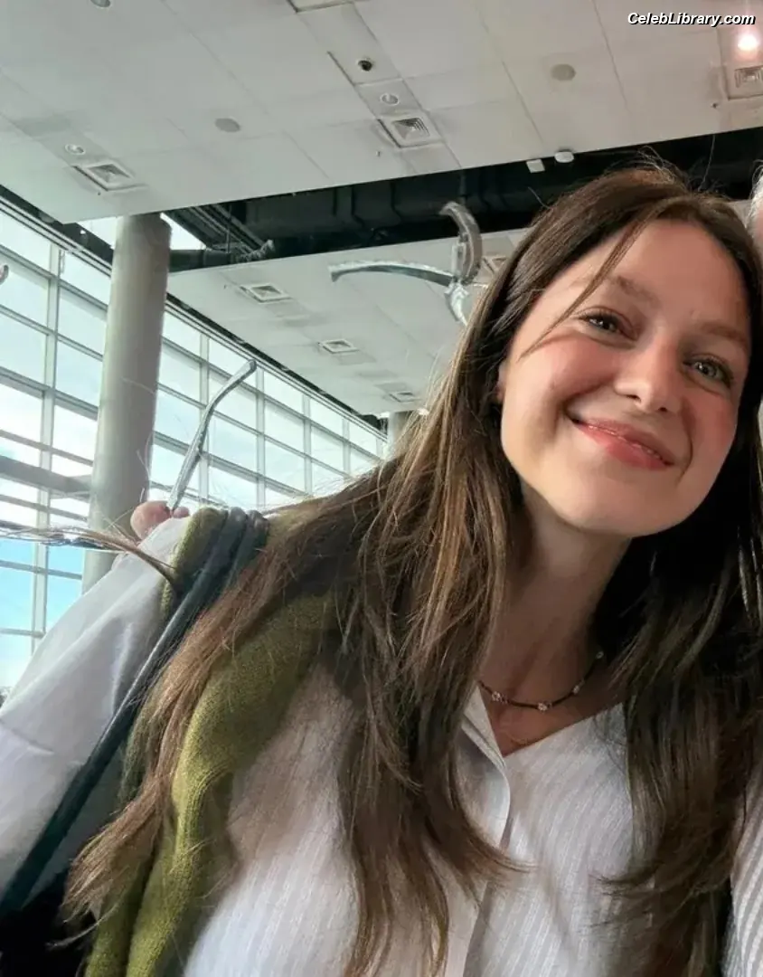 Melissa Benoist photo 10 of 361