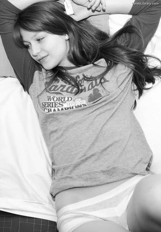 Melissa Benoist photo 24 of 361