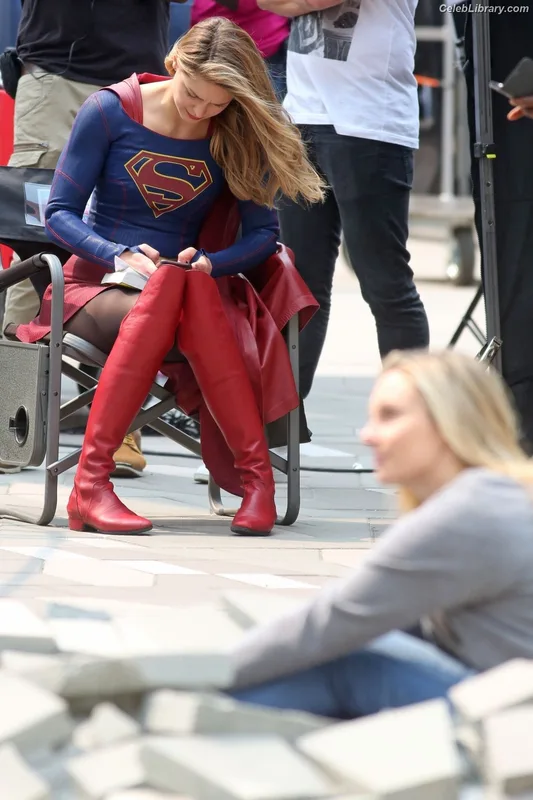 Melissa Benoist photo 1 of 361