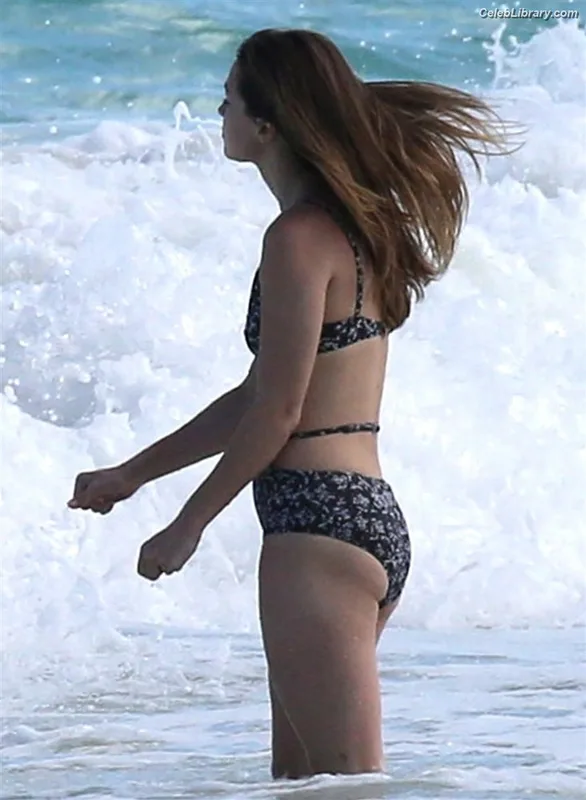 Melissa Benoist photo 21 of 361