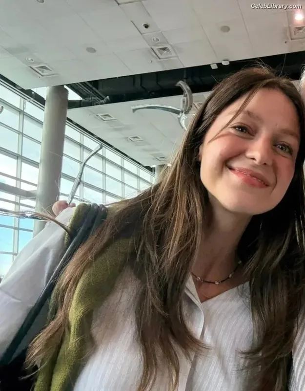 Melissa Benoist photo 9 of 361