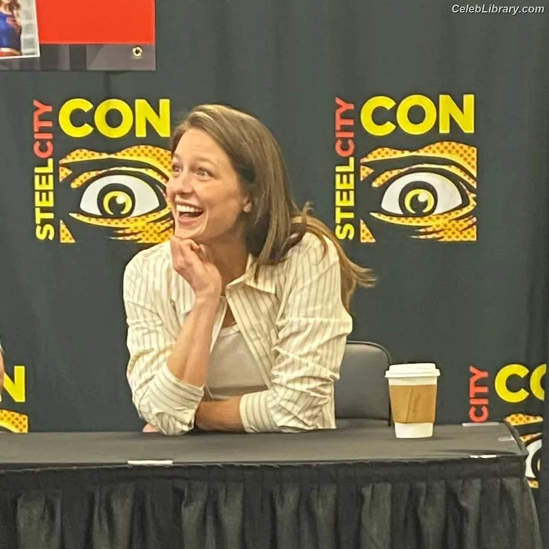 Melissa Benoist photo 24 of 361