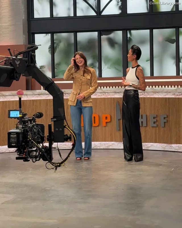 Melissa Benoist photo 8 of 361