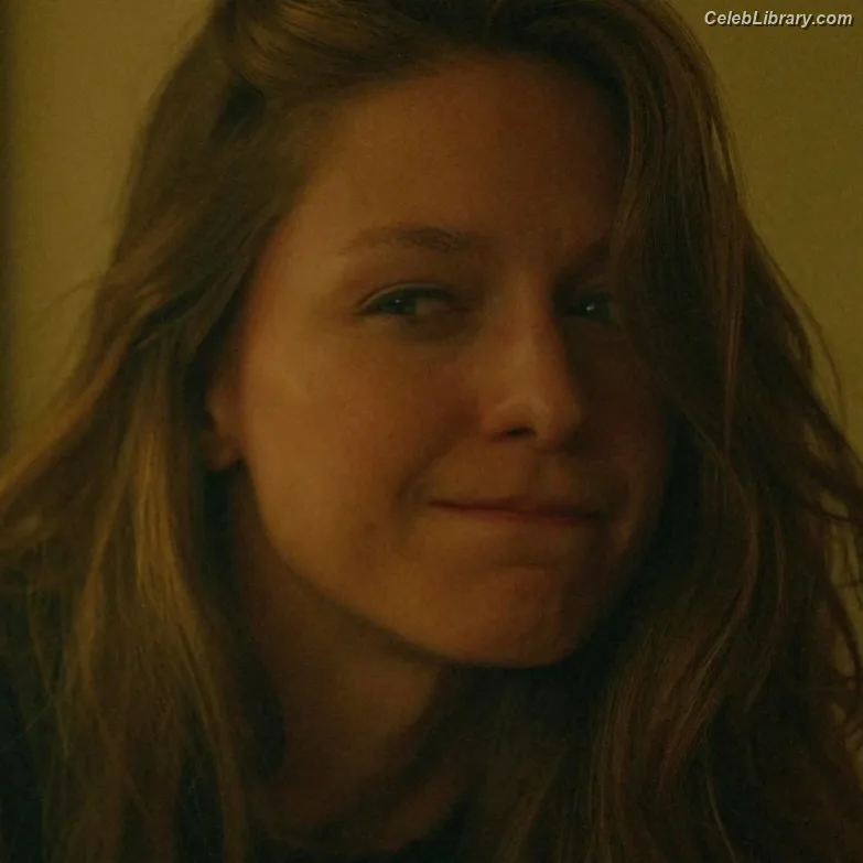 Melissa Benoist photo 4 of 361