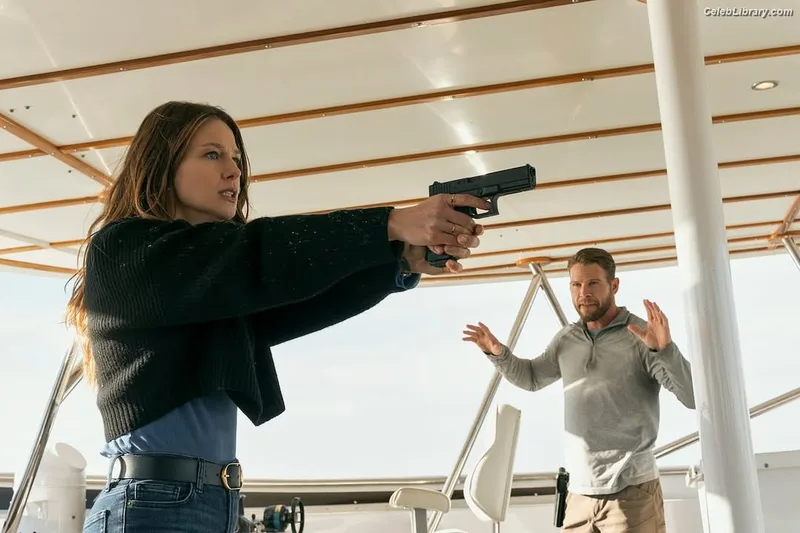 Melissa Benoist photo 12 of 361
