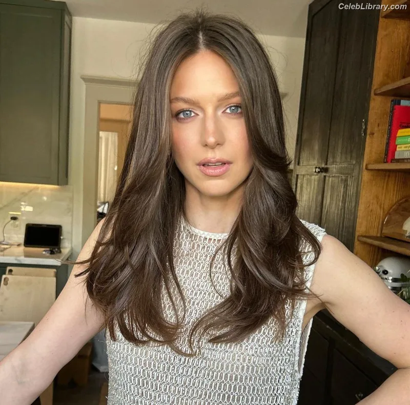 Melissa Benoist photo 2 of 361