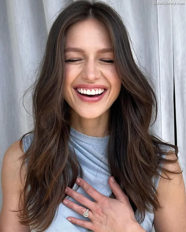 Melissa Benoist photo 17 of 361