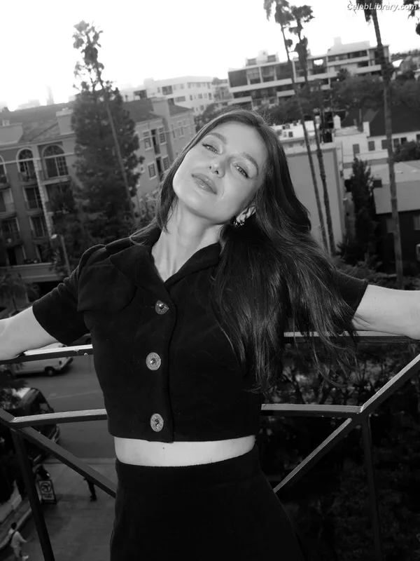 Melissa Benoist photo 22 of 361