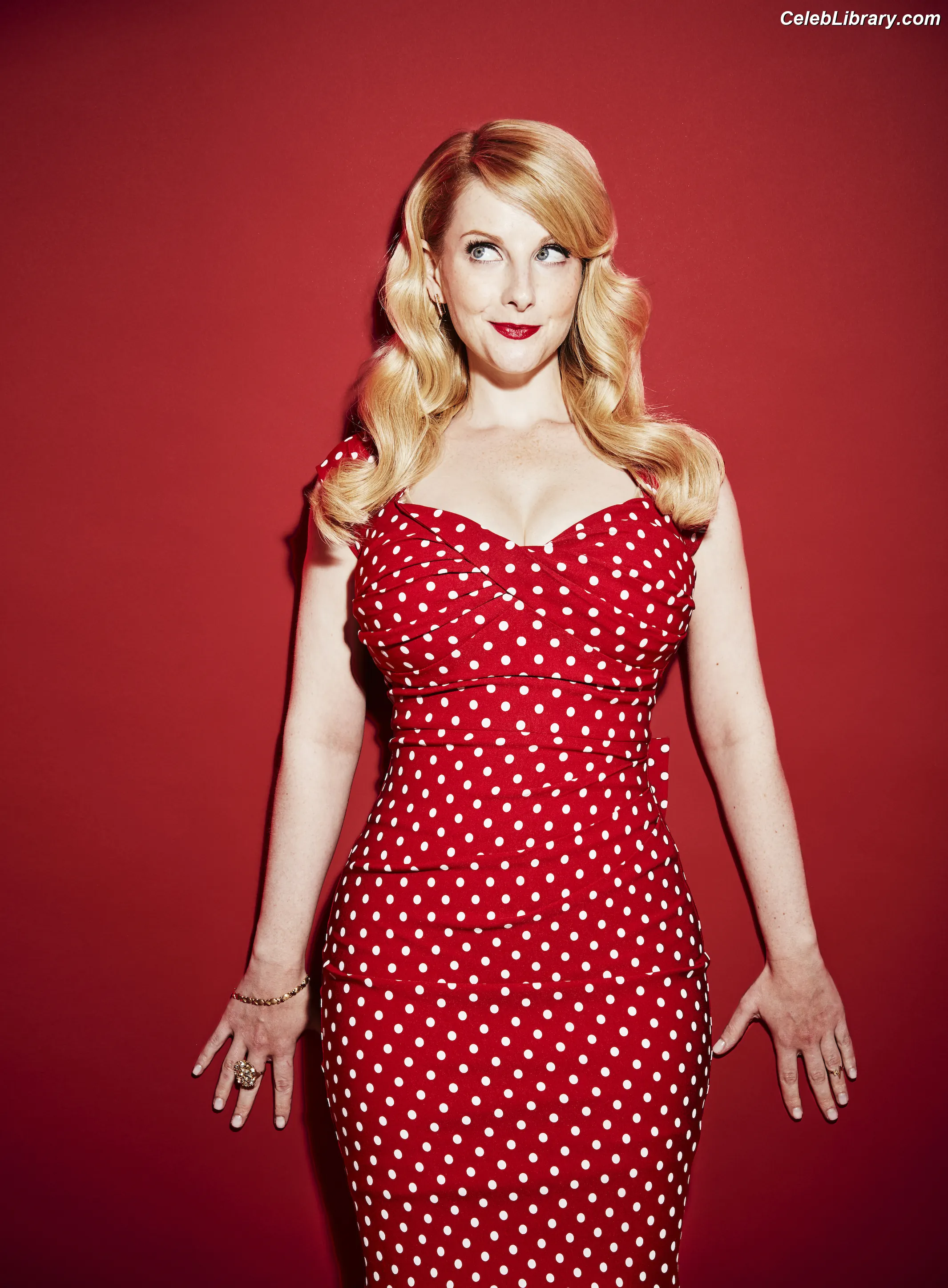 Melissa Rauch photo 17 of 42