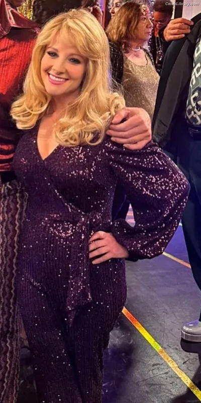Melissa Rauch photo 2 of 43