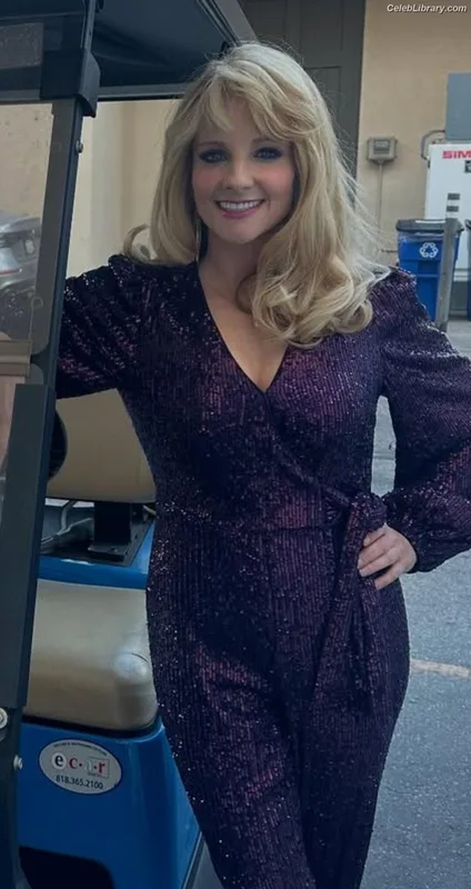 Melissa Rauch photo 3 of 43