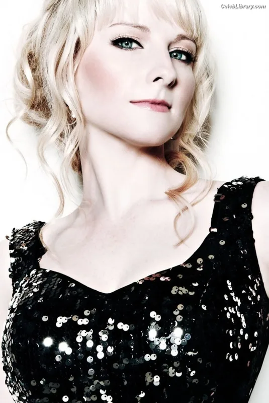 Melissa Rauch photo 8 of 43