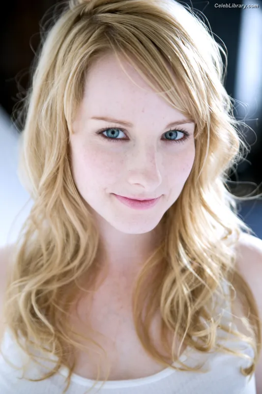 Melissa Rauch photo 11 of 43
