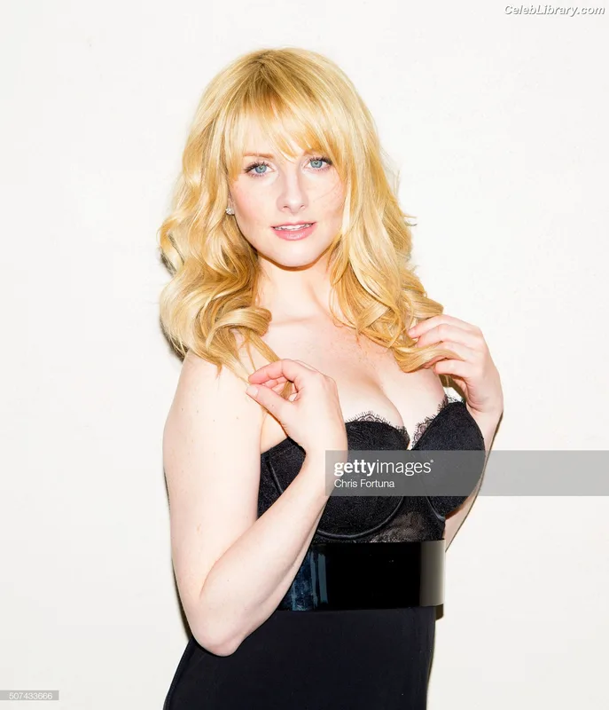 Melissa Rauch photo 22 of 43