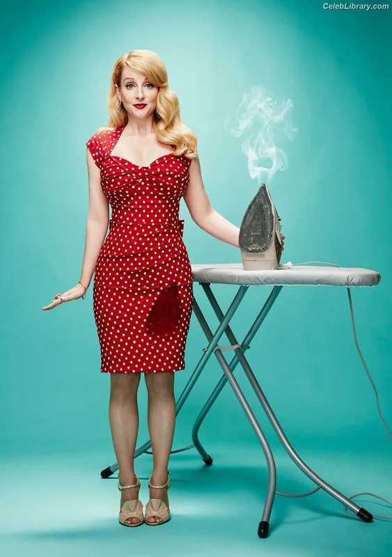 Melissa Rauch photo 10 of 43