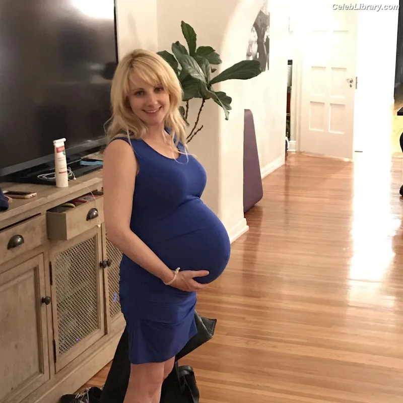 Melissa Rauch photo 13 of 43