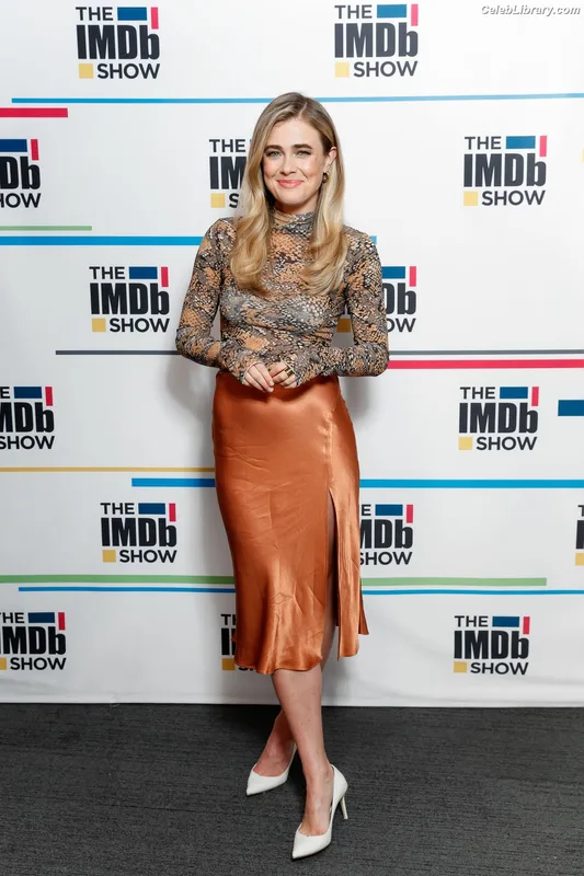 Melissa Roxburgh photo 4 of 97