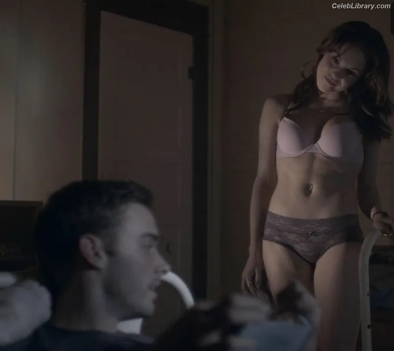 Melissa Roxburgh photo 10 of 97