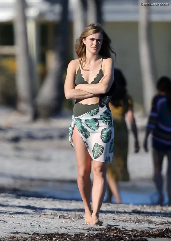 Melissa Roxburgh photo 7 of 97