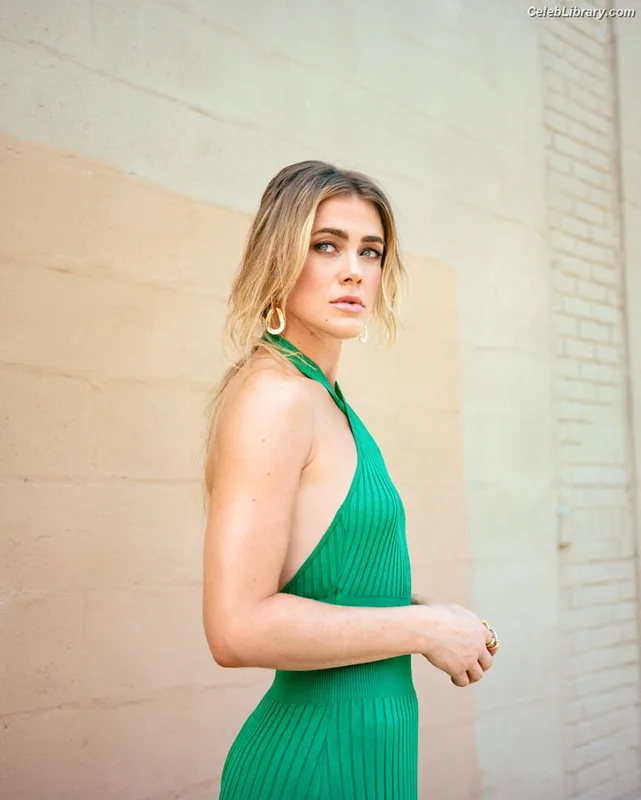 Melissa Roxburgh photo 16 of 97