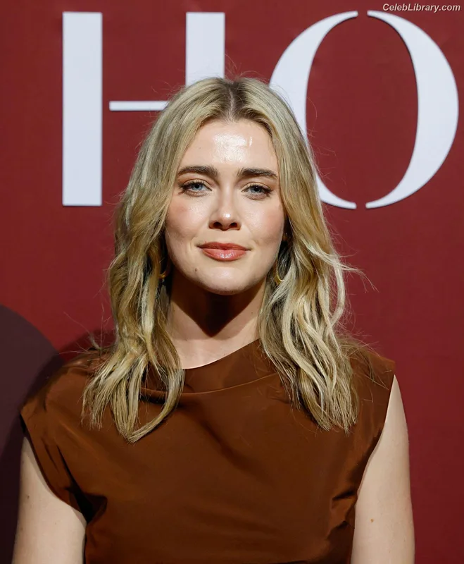 Melissa Roxburgh photo 21 of 97