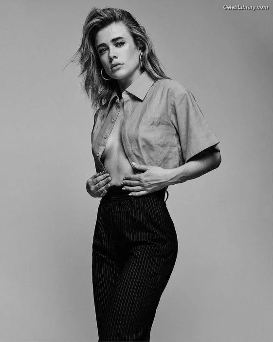Melissa Roxburgh photo 6 of 97