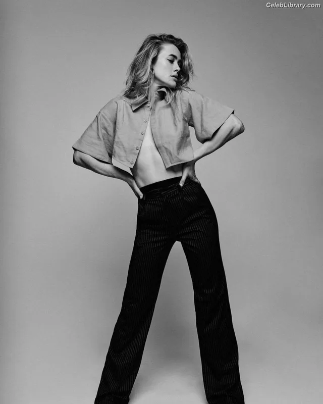 Melissa Roxburgh photo 8 of 97