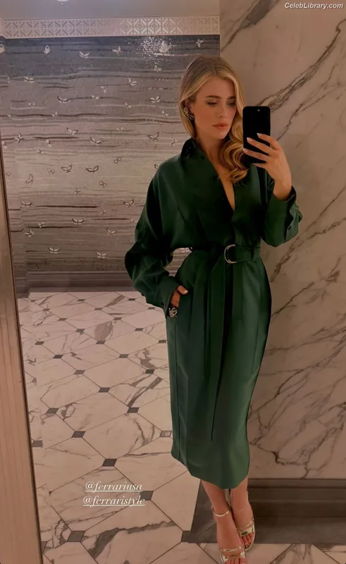 Melissa Roxburgh photo 12 of 97